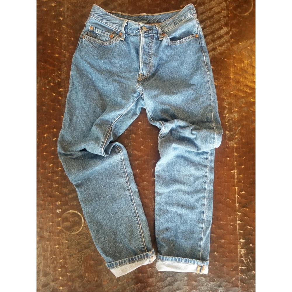 Levi's 501 | mid-rise | button fly | Blue Jeans